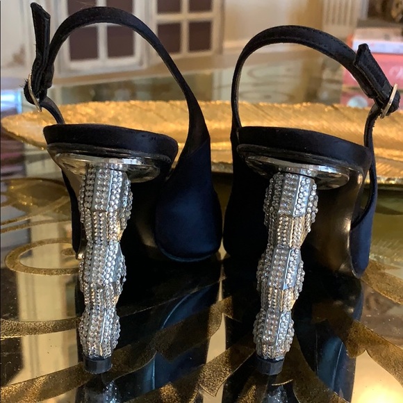 Stuart Weitzman - Picture 5 of 9